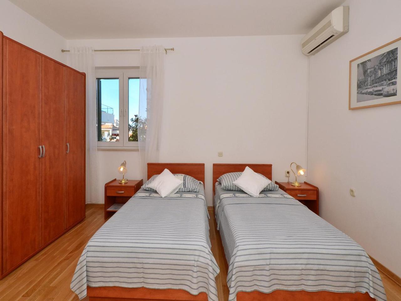 Apartments Nera Podstrana Esterno foto